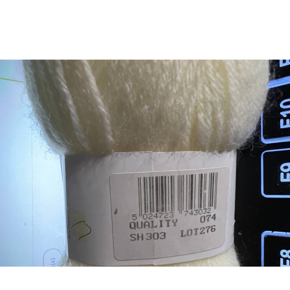 SIRDAR Snuggly 4 ply yarn Ivory Color 247 Yards per Skien 50g (7) NEW. - Picture 3 of 4
